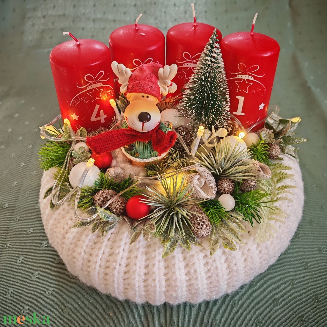 Adventi koszorú horgolt alappal, piros gyertyákkal - karácsony - adventi díszek - adventi koszorú - Meska.hu