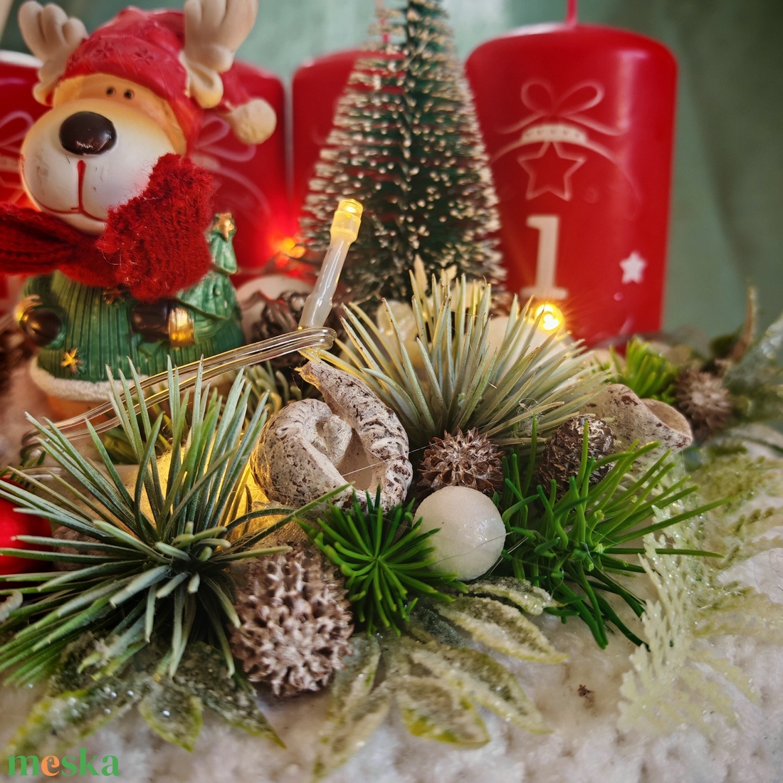 Adventi koszorú horgolt alappal, piros gyertyákkal - karácsony - adventi díszek - adventi koszorú - Meska.hu