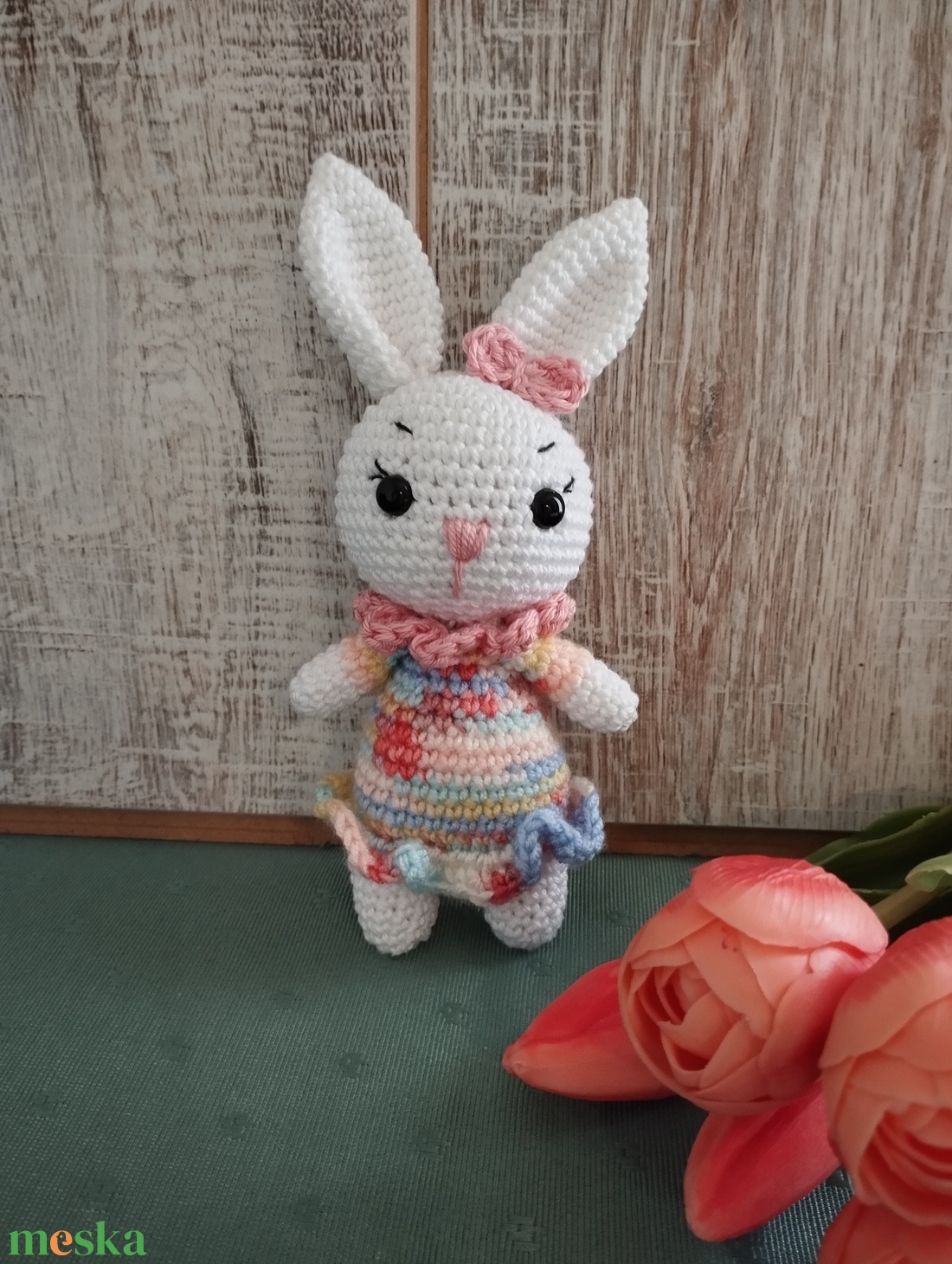Fehér horgolt nyuszilány - Mintás szoknyás - játék & sport - plüssállat & játékfigura - nyuszi - Meska.hu