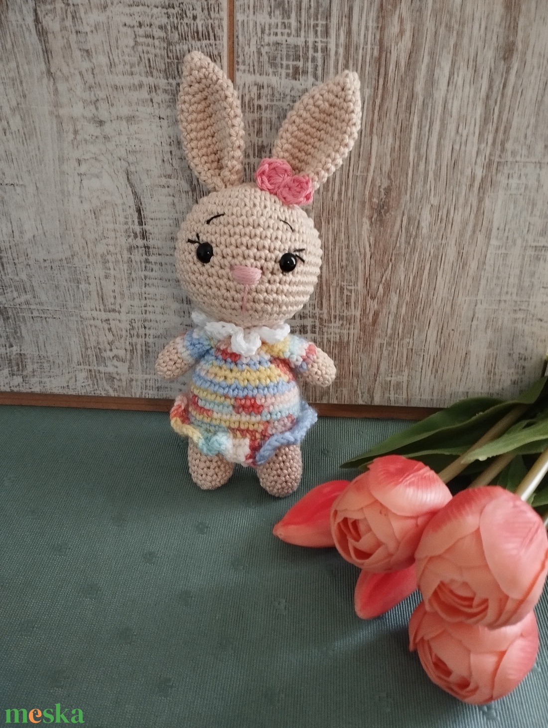 Bézs horgolt nyuszilány - Mintás szoknyás - játék & sport - plüssállat & játékfigura - nyuszi - Meska.hu