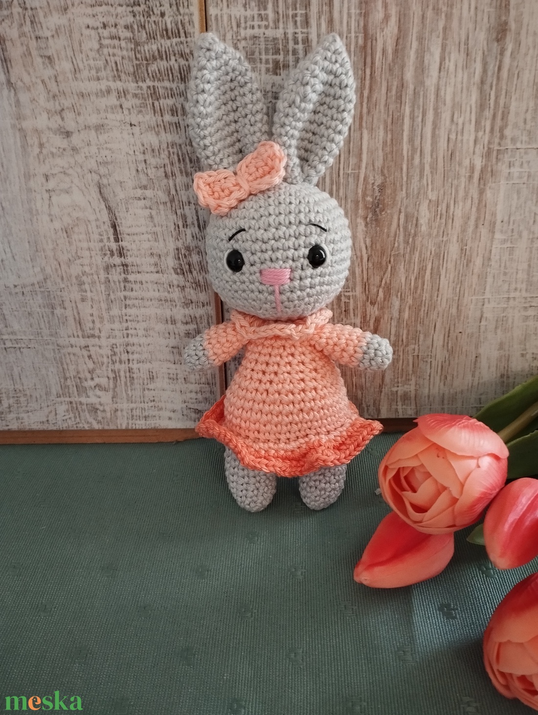 Szürke horgolt nyuszilány - Barackszín szoknyás - játék & sport - plüssállat & játékfigura - nyuszi - Meska.hu