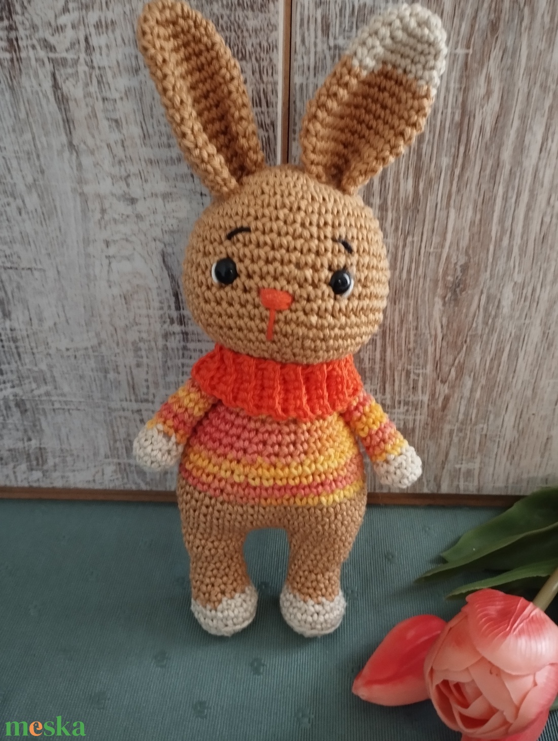 Nyuszi amigurumi horgolt figura narancs garbós pulcsiban - játék & sport - plüssállat & játékfigura - nyuszi - Meska.hu
