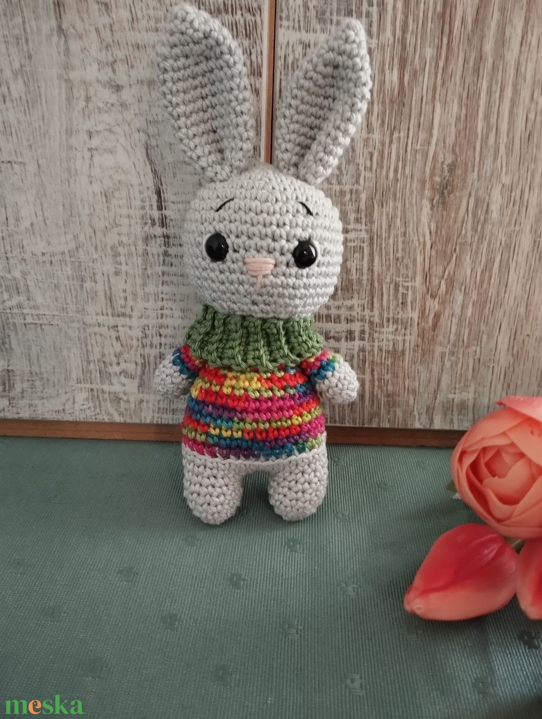 Nyuszi amigurumi horgolt figura zöld mintás garbós pulcsiban - játék & sport - plüssállat & játékfigura - nyuszi - Meska.hu