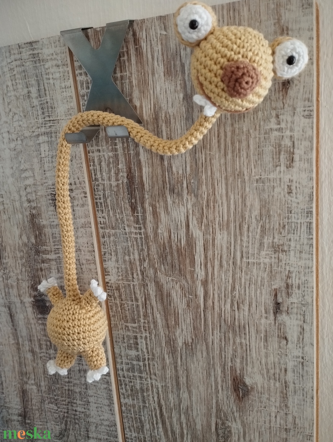 Syd hajlítható táskadísz - Bézs Horgolt Syd figura - játék & sport - plüssállat & játékfigura - nyuszi - Meska.hu