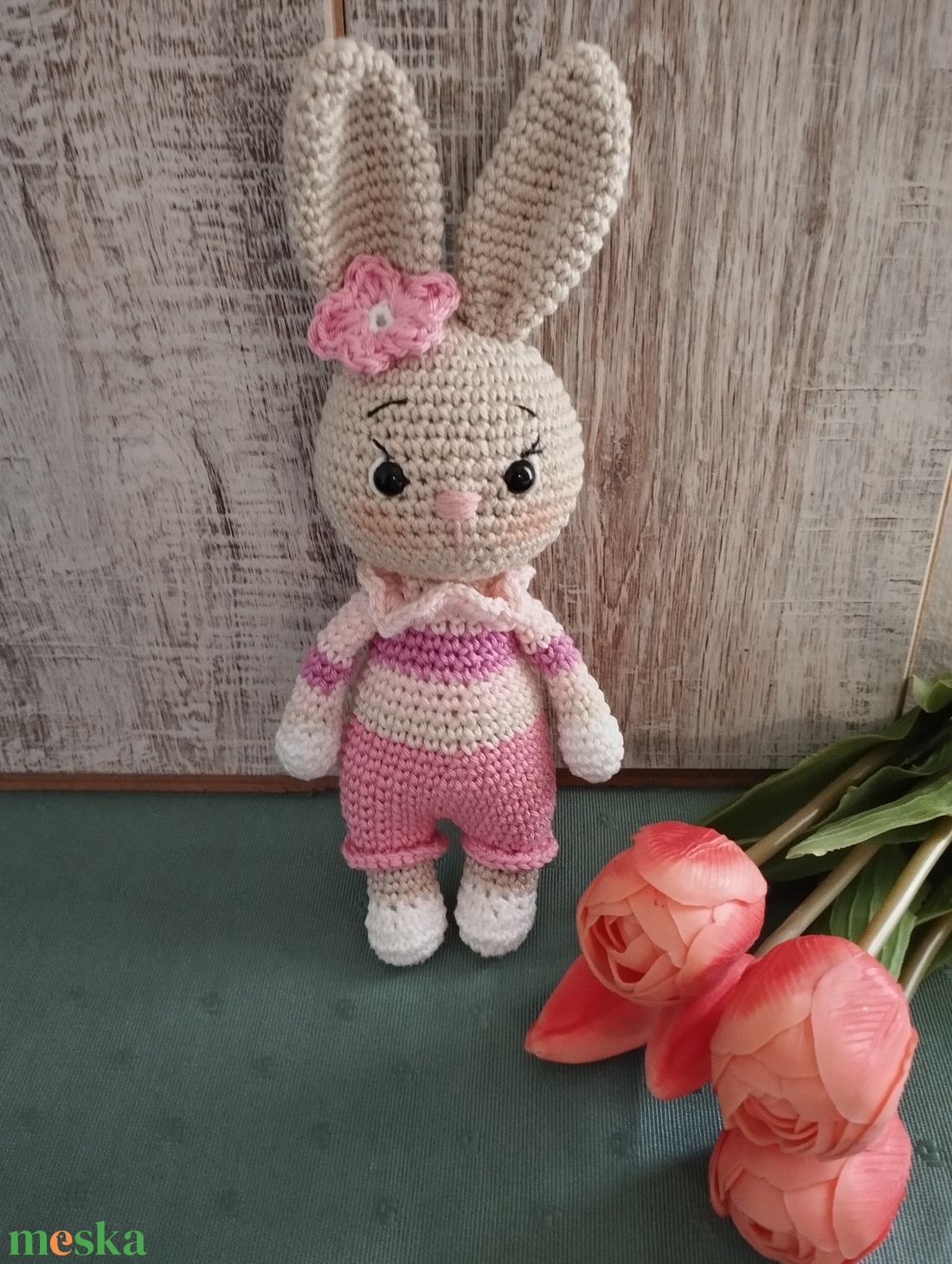 Nyuszi amigurumi horgolt figura rózsaszín garbós pulcsiban - játék & sport - plüssállat & játékfigura - nyuszi - Meska.hu