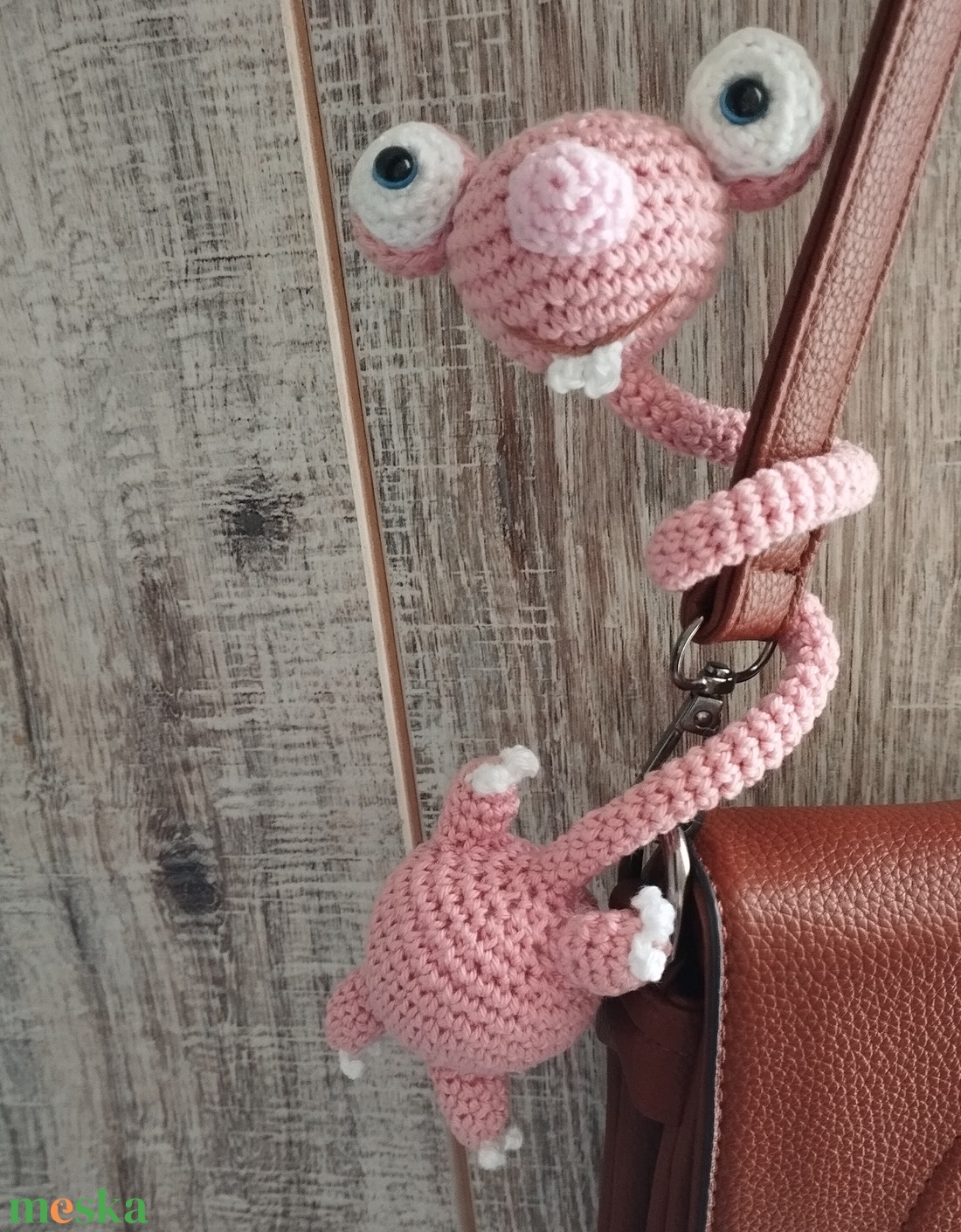 Syd hajlítható táskadísz - Rózsaszín Horgolt Syd figura - játék & sport - plüssállat & játékfigura - nyuszi - Meska.hu