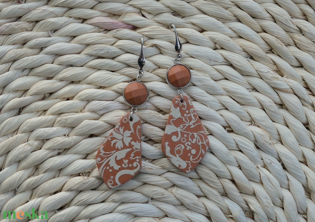 Terrakotta-bézs festett fülbevaló - ékszer - fülbevaló - lógó fülbevaló - Meska.hu Terrakotta-bézs festett fülbevaló - ékszer - fülbevaló - lógó fülbevaló - Meska.hu