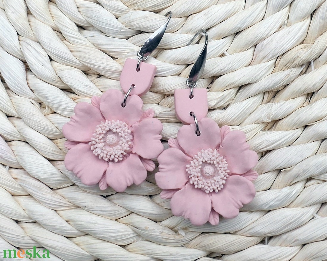 Pasztell rózsaszín virágos fülbevaló - ékszer - fülbevaló - lógó fülbevaló - Meska.hu Pasztell rózsaszín virágos fülbevaló - ékszer - fülbevaló - lógó fülbevaló - Meska.hu
