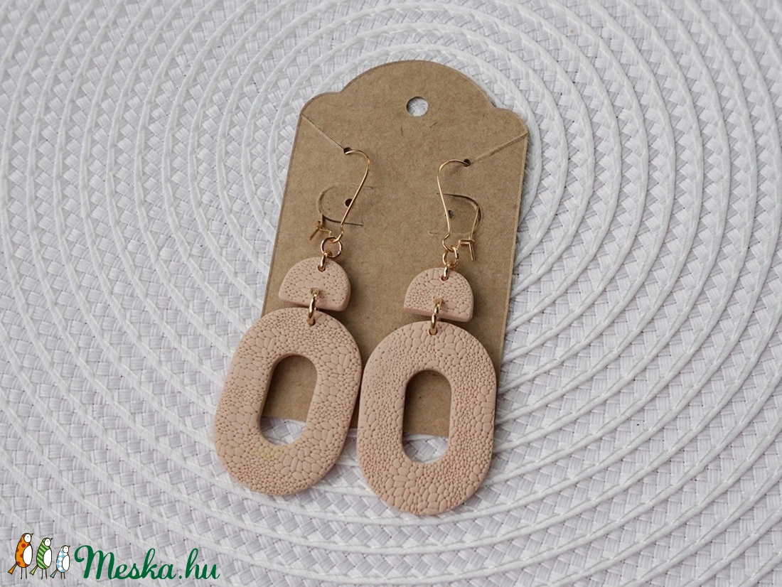 Púderszínű mintás fülbevaló - ékszer - fülbevaló - lógó fülbevaló - Meska.hu Púderszínű mintás fülbevaló - ékszer - fülbevaló - lógó fülbevaló - Meska.hu