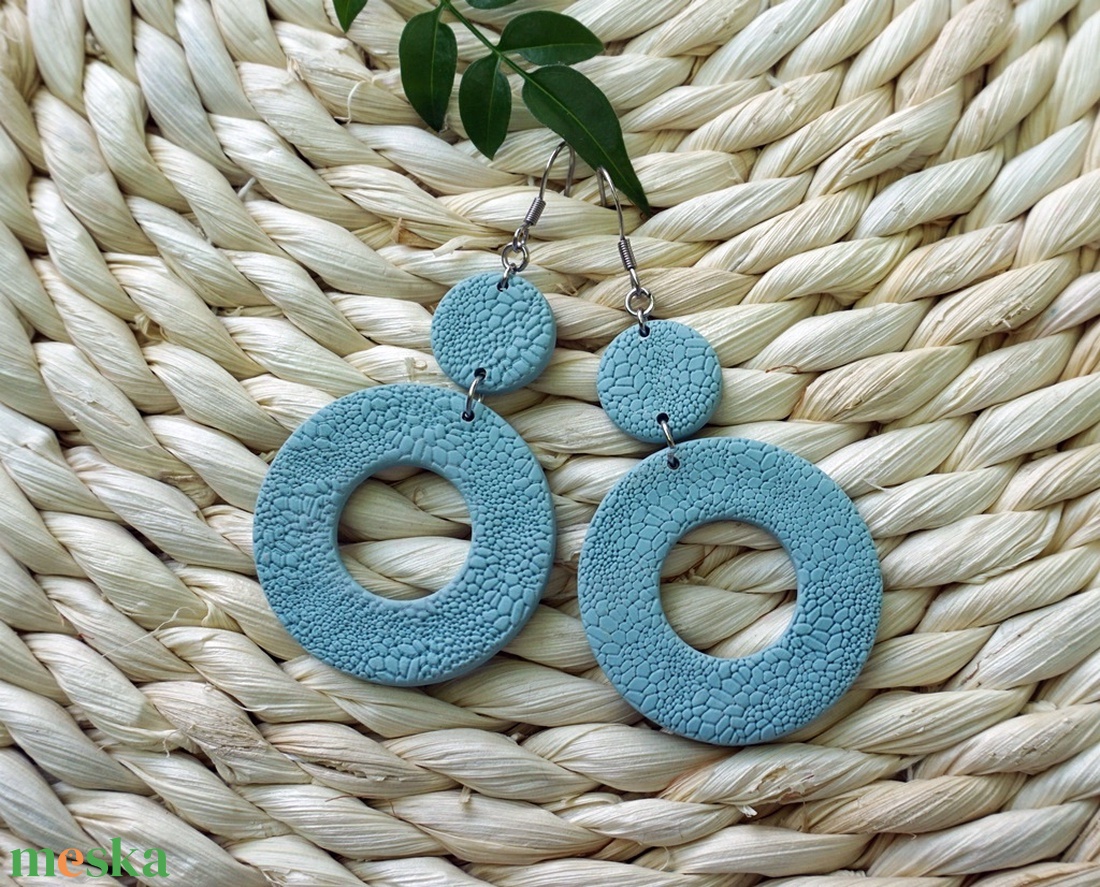 Pasztellkék dombornyomott  fülbevaló - ékszer - fülbevaló - lógós kerek fülbevaló - Meska.hu Pasztellkék dombornyomott  fülbevaló - ékszer - fülbevaló - lógós kerek fülbevaló - Meska.hu