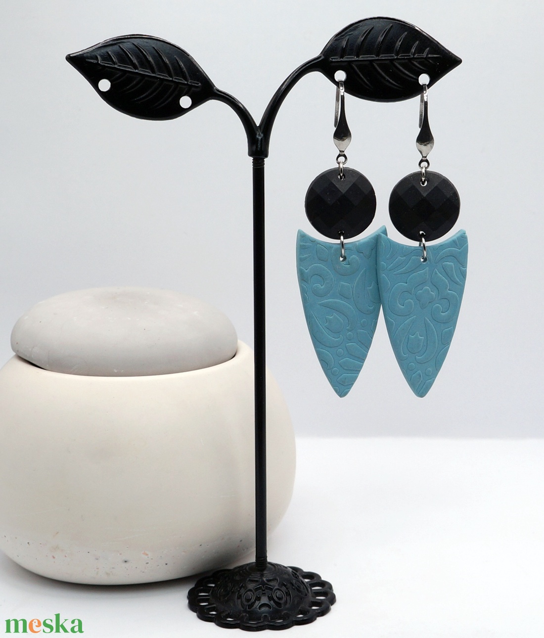 Kék-fekete domornyomott fülbevaló  - ékszer - fülbevaló - lógó fülbevaló - Meska.hu Kék-fekete domornyomott fülbevaló  - ékszer - fülbevaló - lógó fülbevaló - Meska.hu