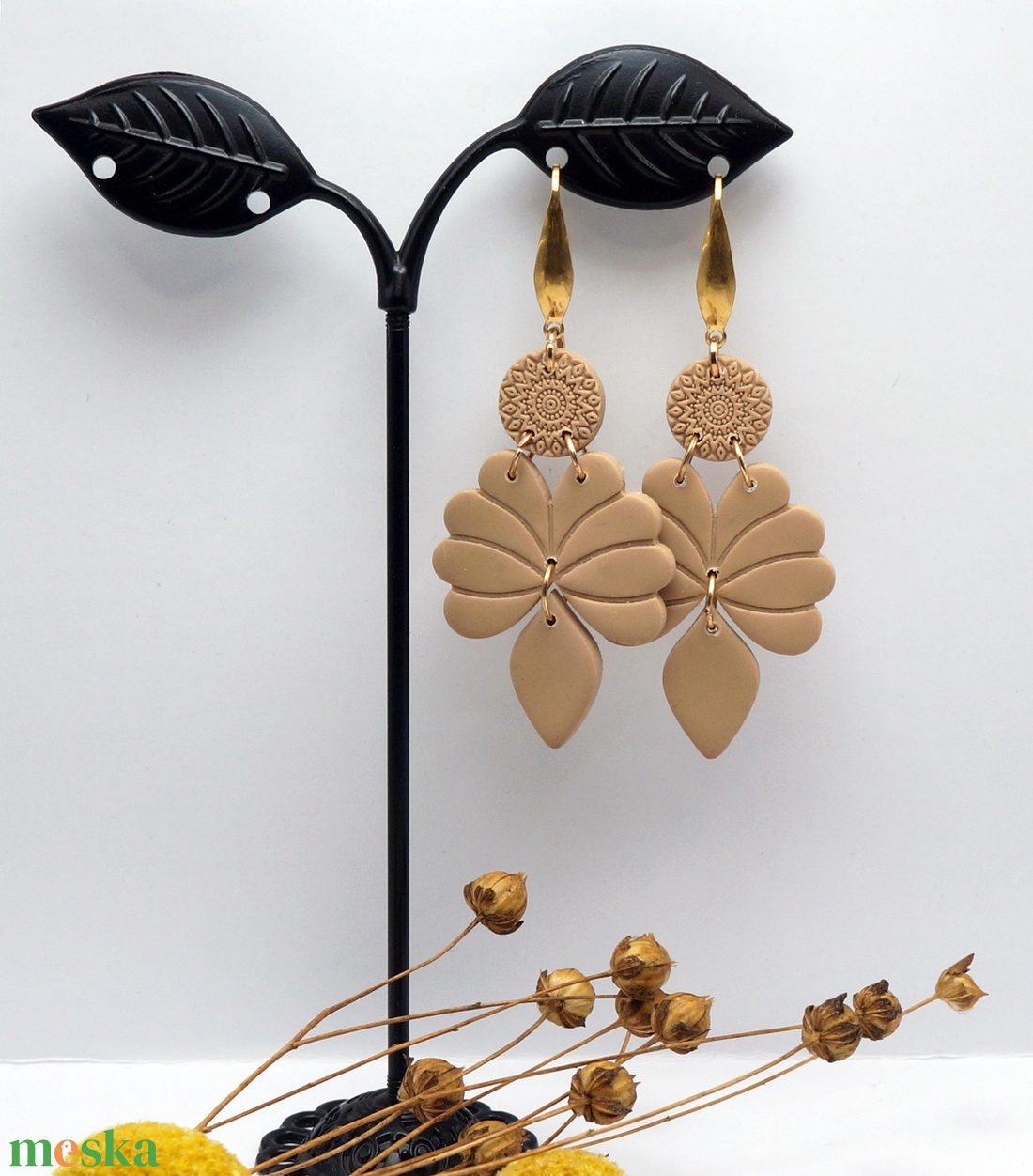 Bézs-arany fülbevaló  - ékszer - fülbevaló - lógó fülbevaló - Meska.hu Bézs-arany fülbevaló  - ékszer - fülbevaló - lógó fülbevaló - Meska.hu