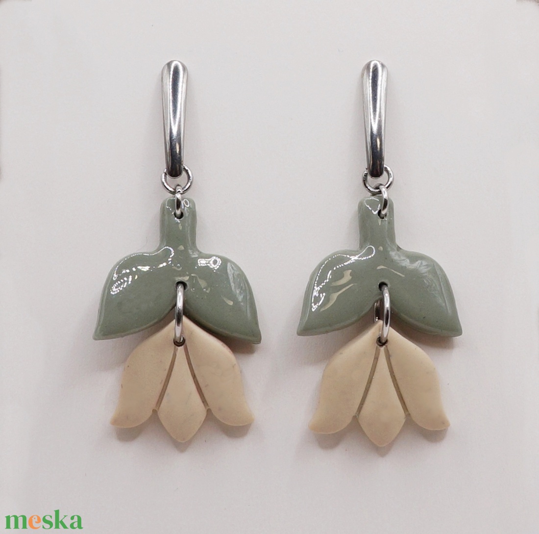 Bézs tulipános fülbevaló - ékszer - fülbevaló - lógó fülbevaló - Meska.hu Bézs tulipános fülbevaló - ékszer - fülbevaló - lógó fülbevaló - Meska.hu