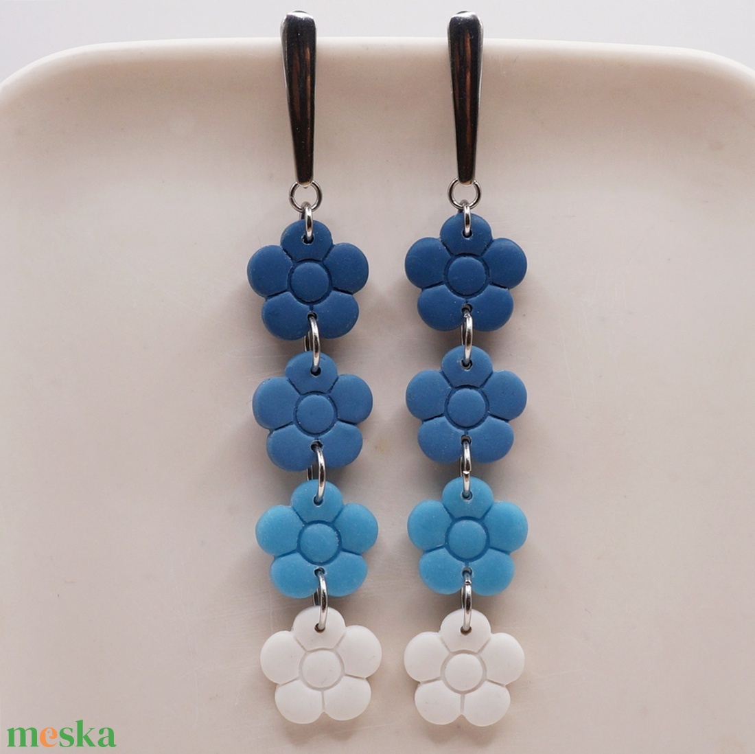 Színátmetes kék virágos fülbevaló  - ékszer - fülbevaló - lógó fülbevaló - Meska.hu
