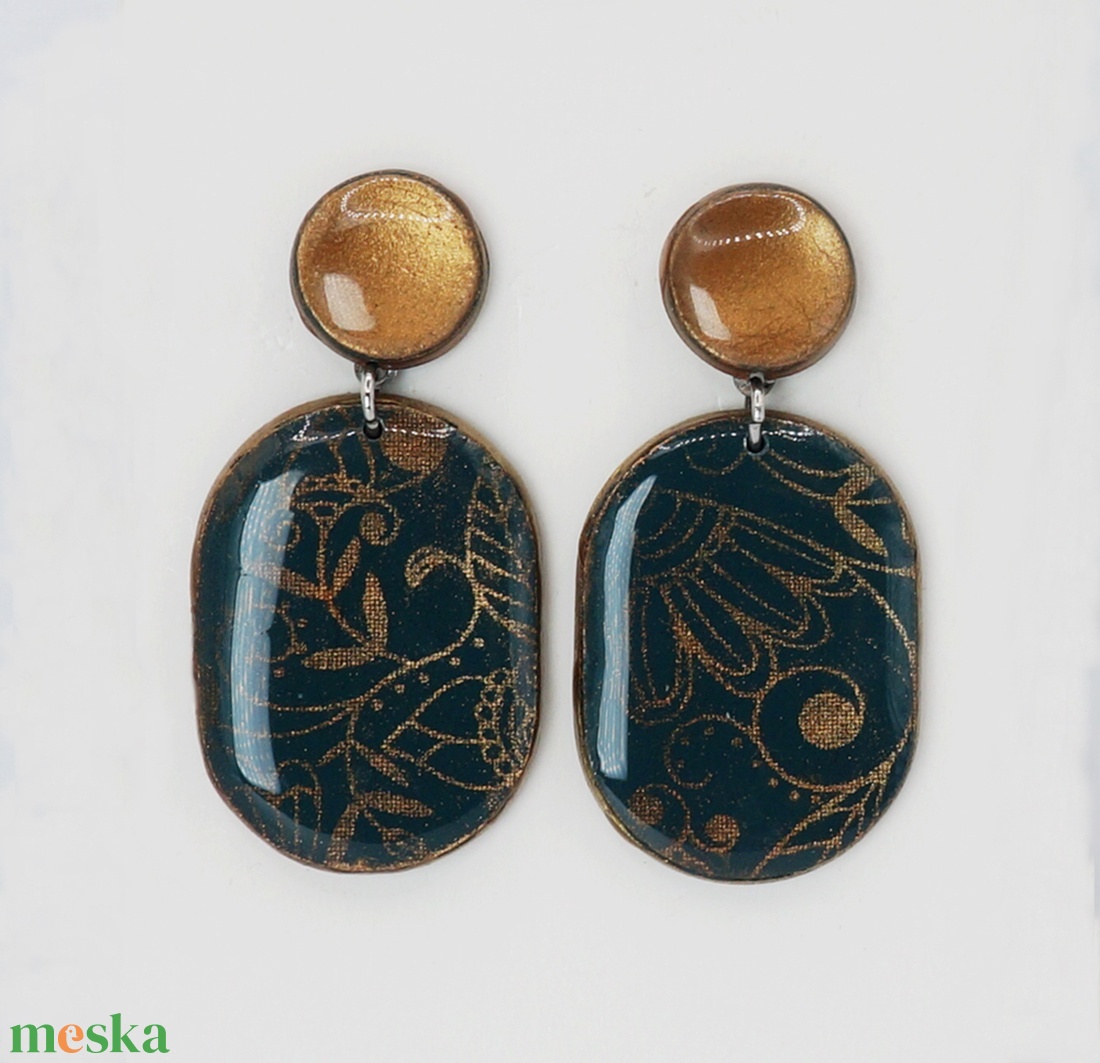 Zöld-arany fényes, bedugós fülbevaló  - ékszer - fülbevaló - lógó fülbevaló - Meska.hu  Zöld-arany fényes, bedugós fülbevaló  - ékszer - fülbevaló - lógó fülbevaló - Meska.hu