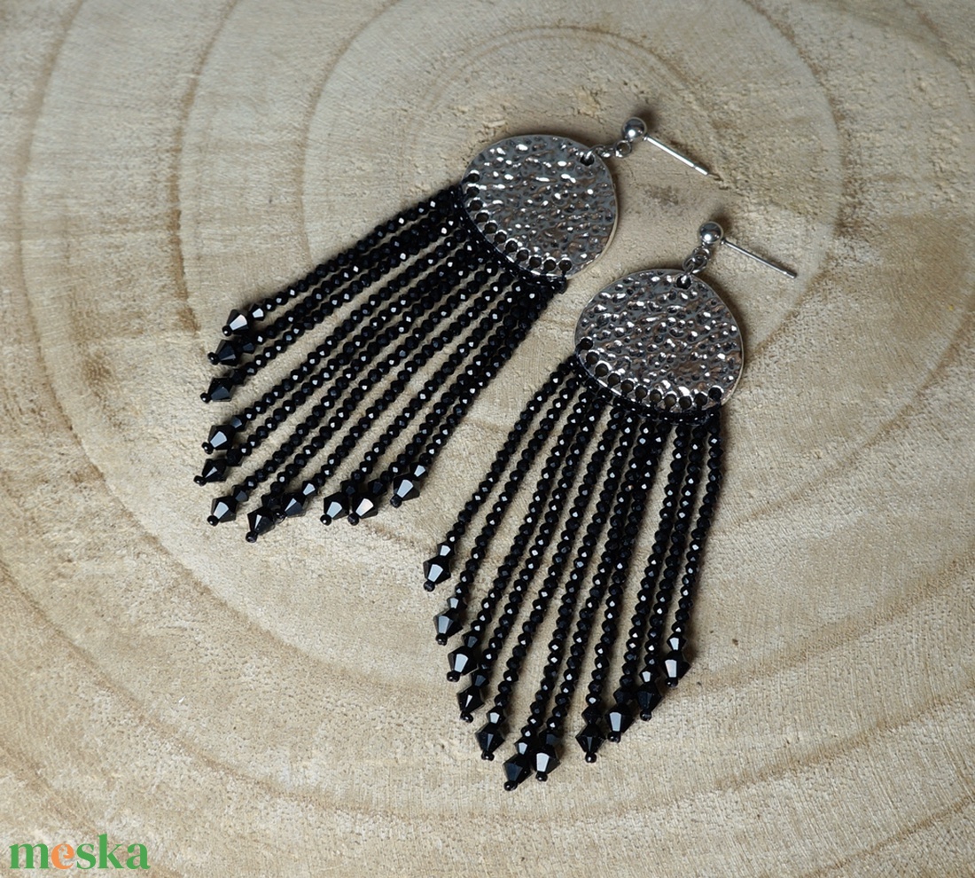 Extrém csillogó fekete spinel-swarovski hosszú rojtos gyöngy fülbevaló - ékszer - fülbevaló - rojtos fülbevaló - Meska.hu Extrém csillogó fekete spinel-swarovski hosszú rojtos gyöngy fülbevaló - ékszer - fülbevaló - rojtos fülbevaló - Meska.hu