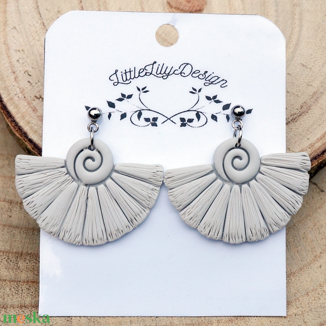 Makramé  hatású törtfehér legyező fülbevaló  - ékszer - fülbevaló - lógó fülbevaló - Meska.hu Makramé  hatású törtfehér legyező fülbevaló  - ékszer - fülbevaló - lógó fülbevaló - Meska.hu