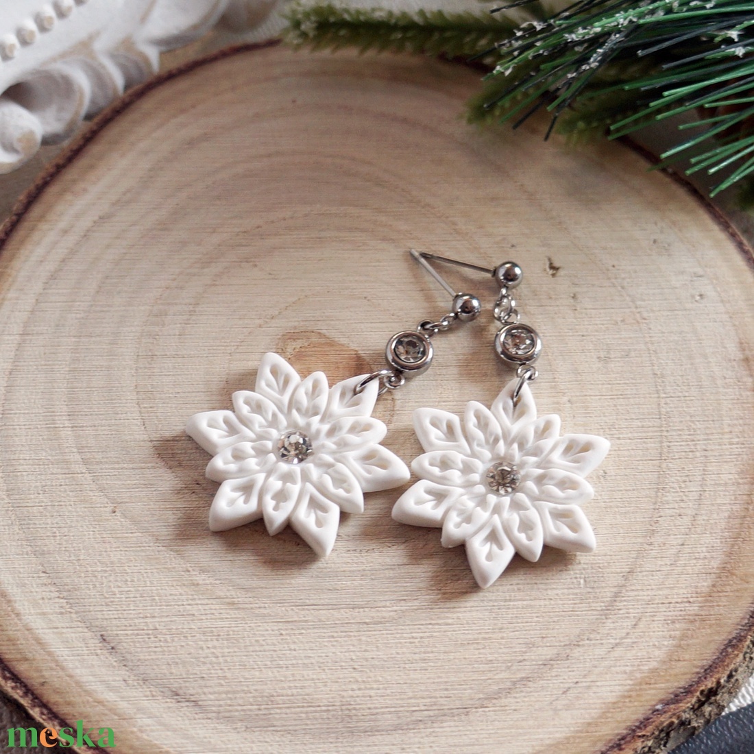 Strasszos hópihe fülbevaló - ékszer - fülbevaló - lógó fülbevaló - Meska.hu Strasszos hópihe fülbevaló - ékszer - fülbevaló - lógó fülbevaló - Meska.hu