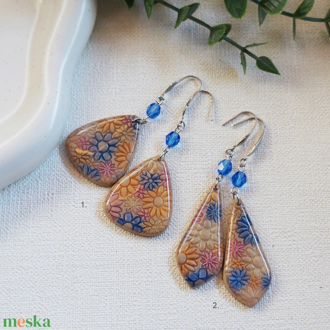 Bézs, virágos  fülbevaló - ékszer - fülbevaló - lógó fülbevaló - Meska.hu