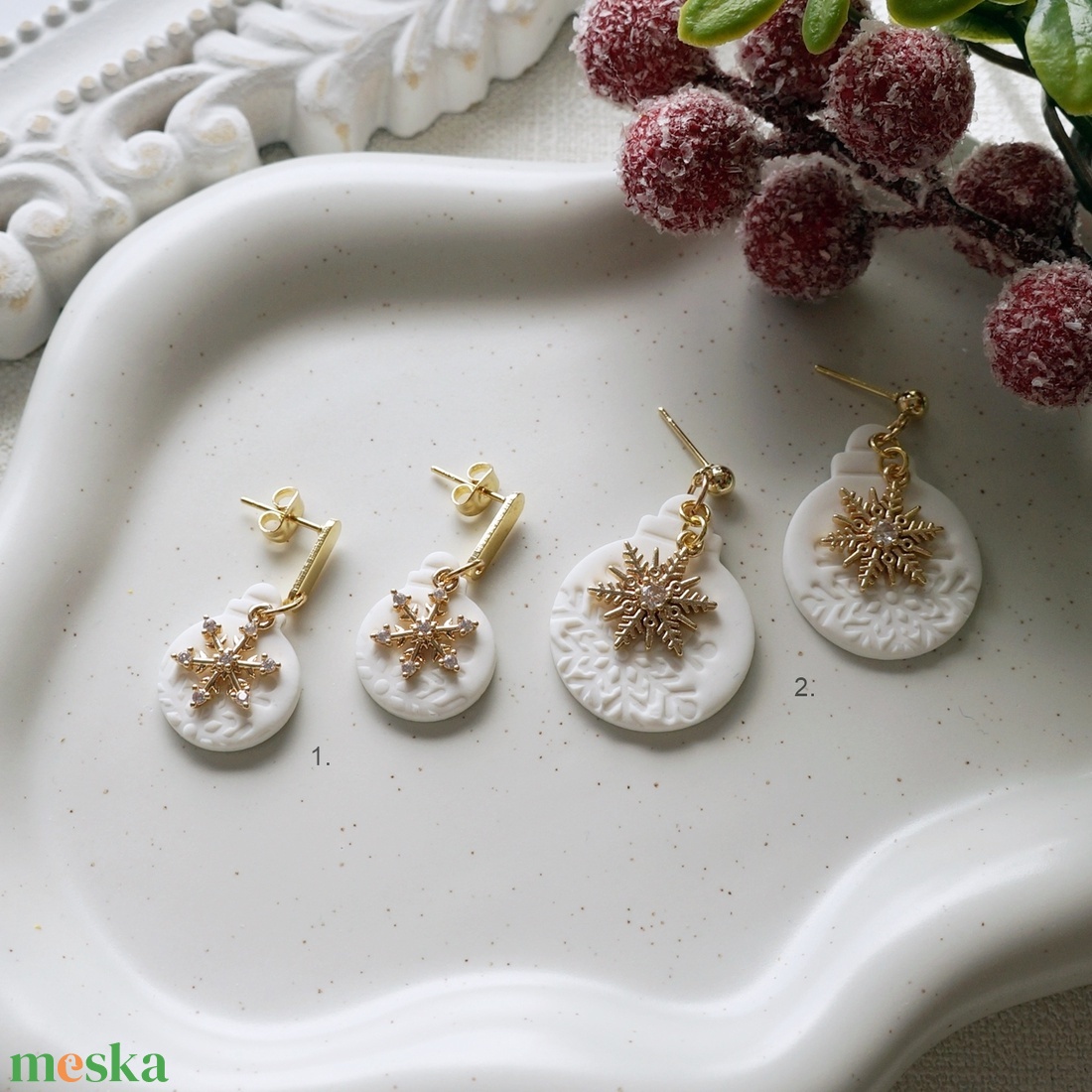 Hópehelyhes gömb fülbevaló cirkon kővel - ékszer - fülbevaló - lógó fülbevaló - Meska.hu Hópehelyhes gömb fülbevaló cirkon kővel - ékszer - fülbevaló - lógó fülbevaló - Meska.hu