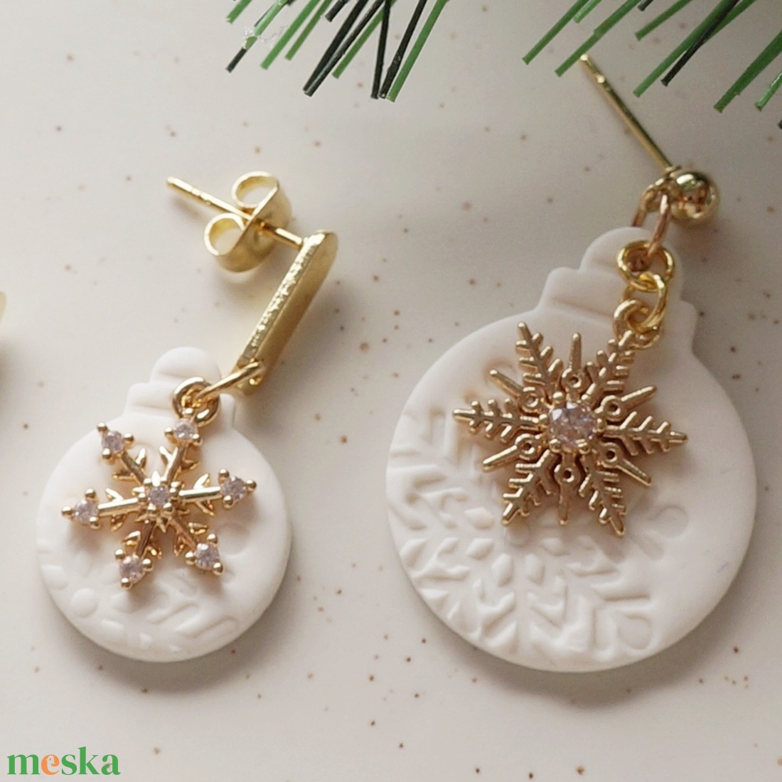 Hópehelyhes gömb fülbevaló cirkon kővel - ékszer - fülbevaló - lógó fülbevaló - Meska.hu Hópehelyhes gömb fülbevaló cirkon kővel - ékszer - fülbevaló - lógó fülbevaló - Meska.hu