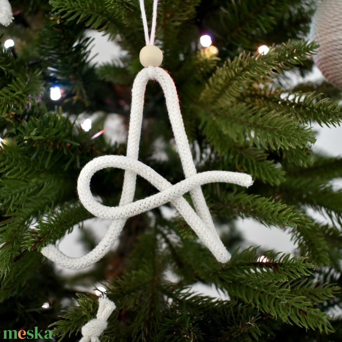 Makramé kezdőbetű karácsonyfadísz - névre szóló - karácsony - karácsonyi lakásdekoráció - karácsonyfadíszek - Meska.hu