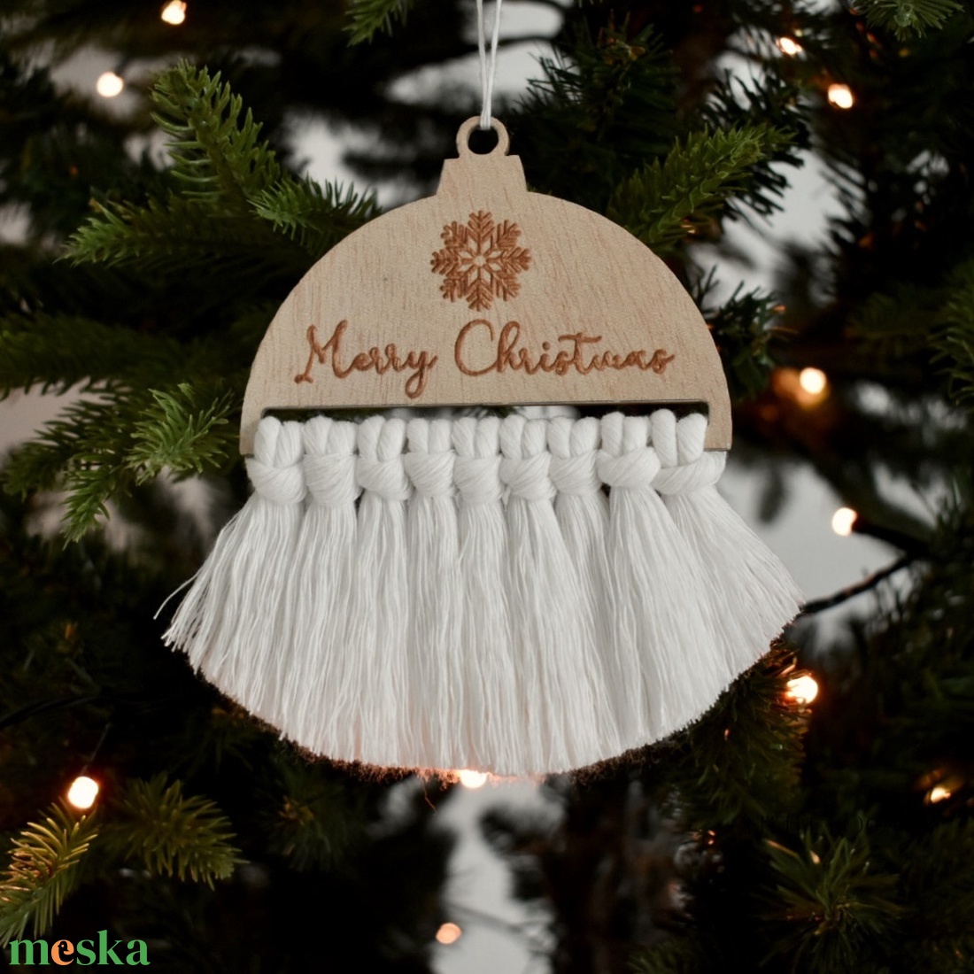 Makramé karácsonyi félkör dísz - karácsony - karácsonyi lakásdekoráció - karácsonyfadíszek - Meska.hu