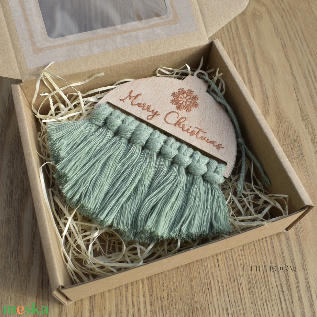 Makramé karácsonyi félkör dísz - karácsony - karácsonyi lakásdekoráció - karácsonyfadíszek - Meska.hu