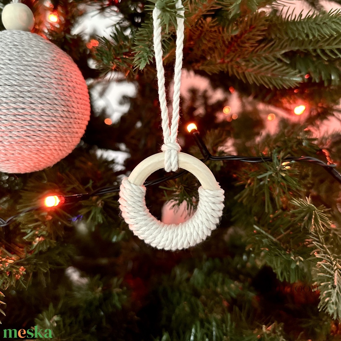 Félkör makramé karácsonyfadísz - karácsony - karácsonyi lakásdekoráció - karácsonyfadíszek - Meska.hu