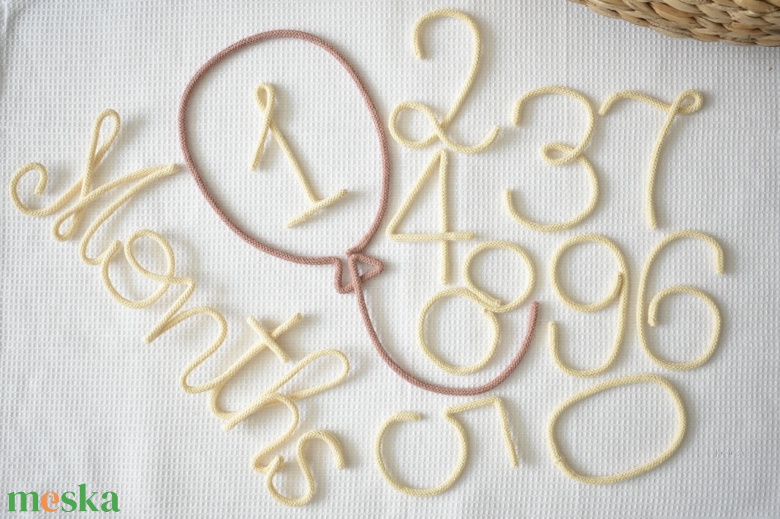 12 Hónap Jelölő Fonalfelirat Szett - otthon & életmód - babaszoba, gyerekszoba - babaszoba dekoráció - Meska.hu