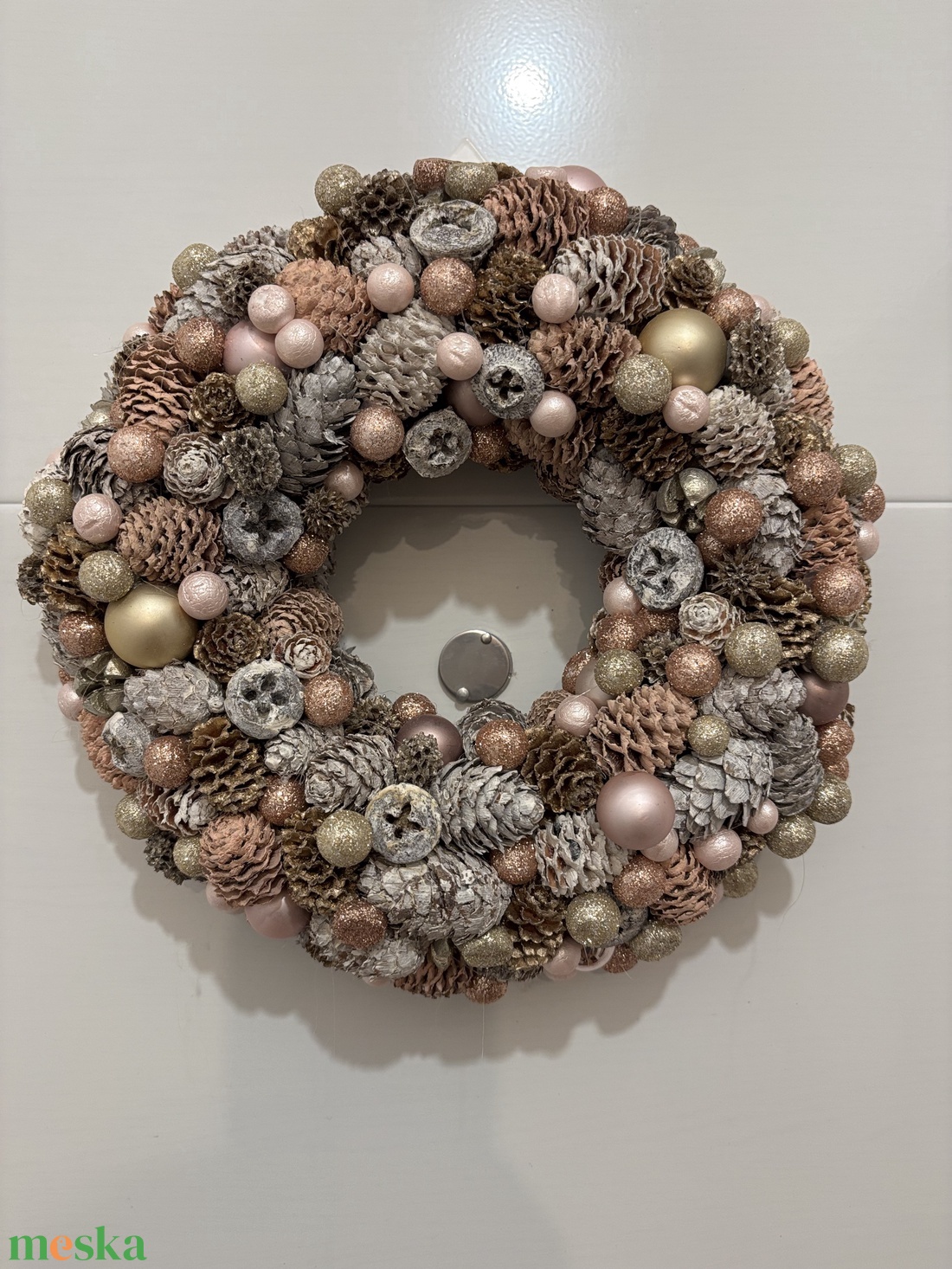 Rosegold-arany-fehér kopogtató, asztaldísz - otthon & életmód - dekoráció - virágdekoráció - virágdíszek - dekor koszorúk, kopogtatók - Meska.hu