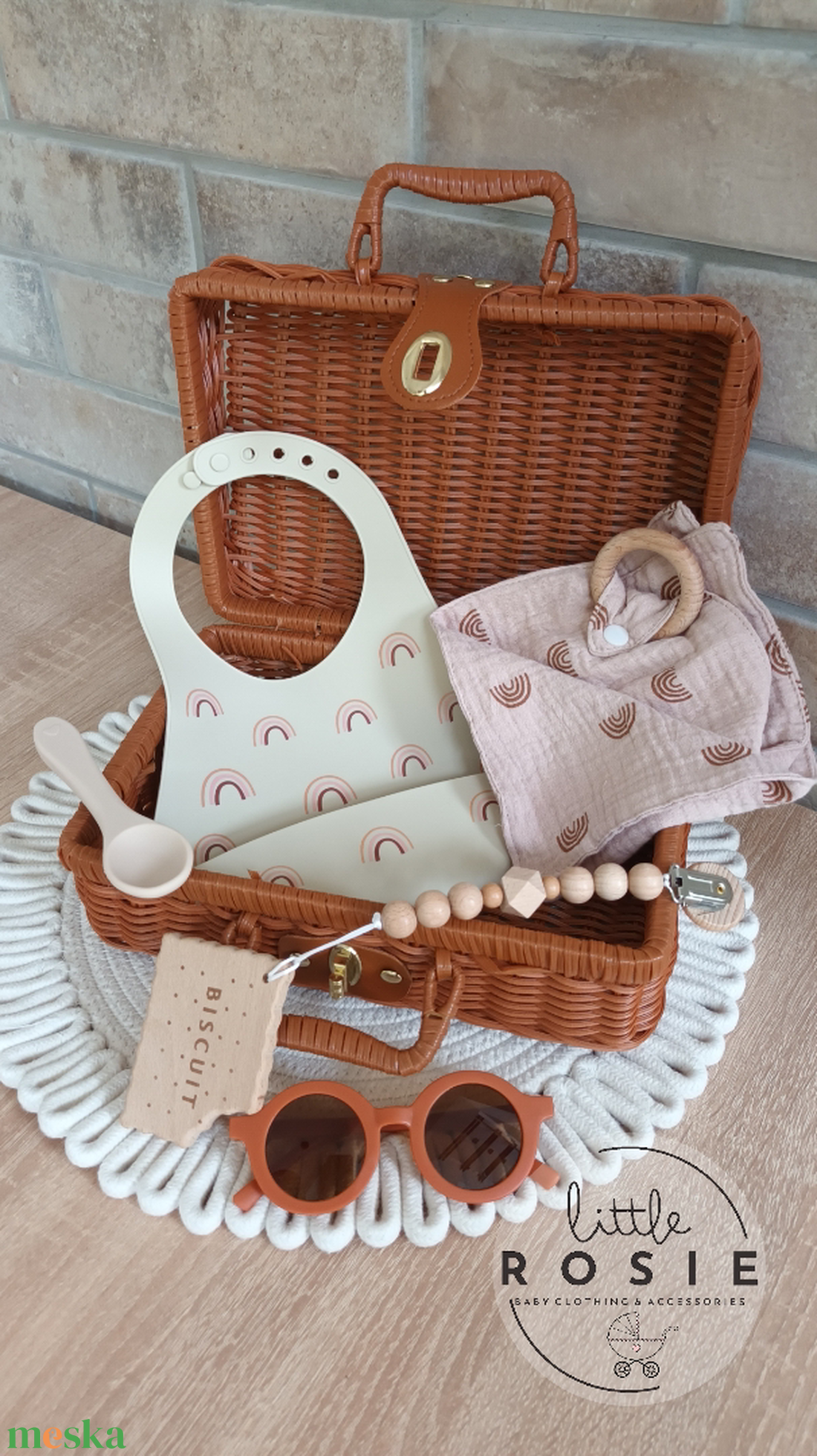 Szivárvnyos babalátogató ajándékcsomag bőröndben 1. - játék & sport - babalátogató ajándékcsomag - Meska.hu