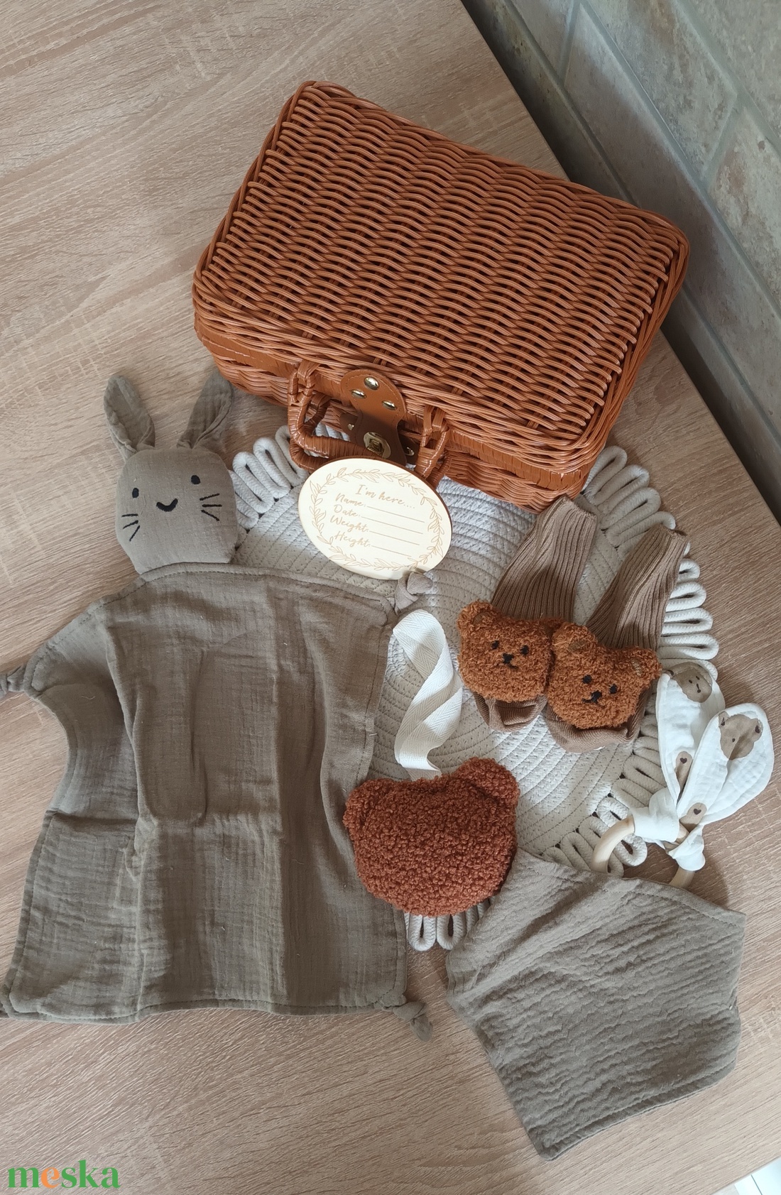 Nyuszis-macis babaváró ajándékcsomag - játék & sport - babalátogató ajándékcsomag - Meska.hu