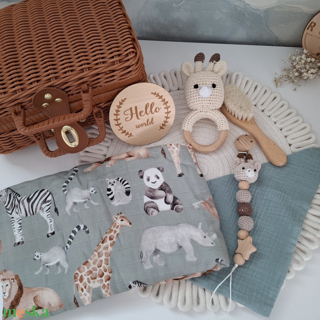 Zsiráfos babalátogató ajándékcsomag bőröndben - játék & sport - babalátogató ajándékcsomag - Meska.hu