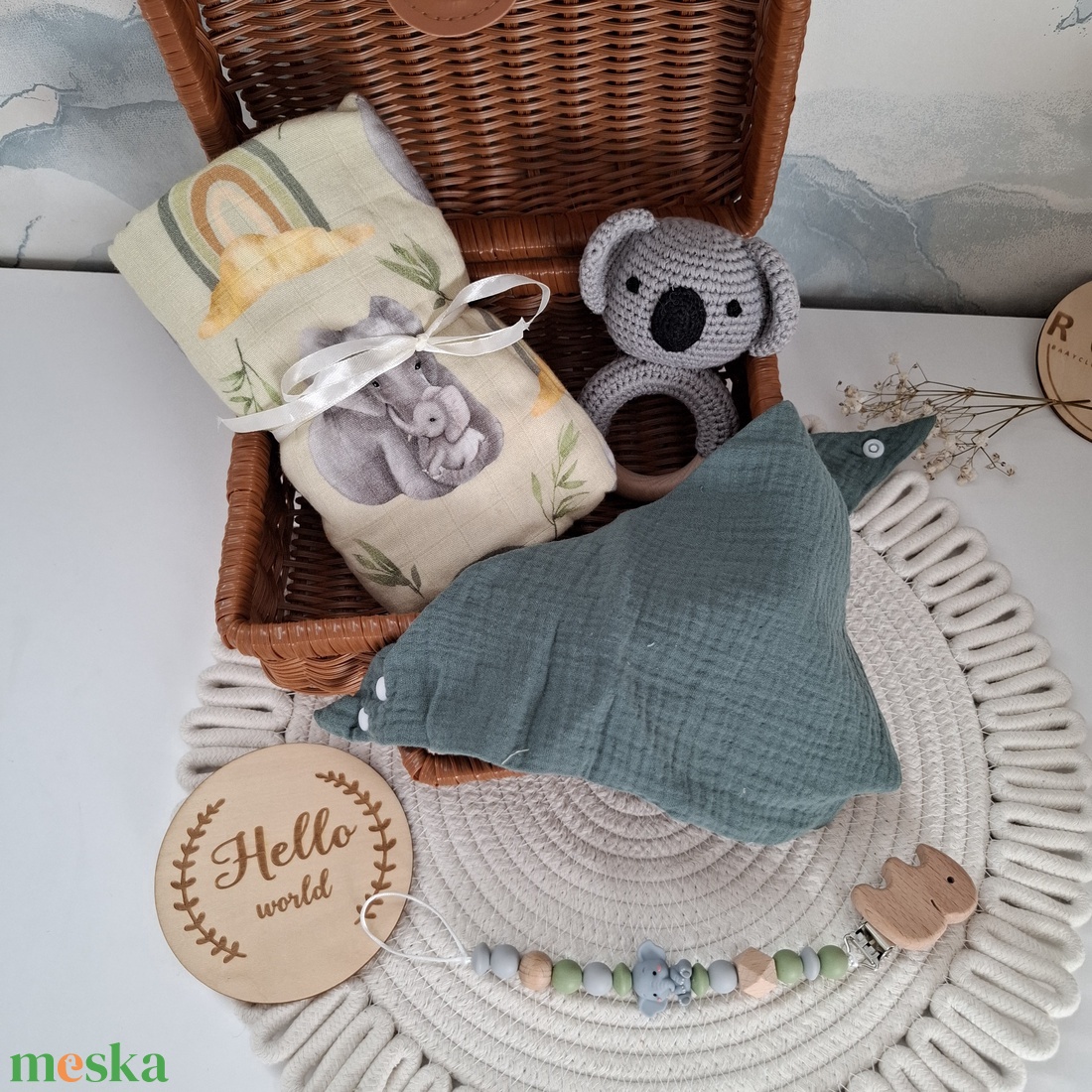 Elefántos-koalás babalátogató ajándékcsomag bőröndben - játék & sport - babalátogató ajándékcsomag - Meska.hu