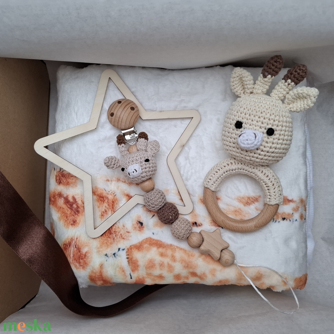 Zsiráfos babalátogató ajándékcsomag mérföldkőtakaróval - játék & sport - babalátogató ajándékcsomag - Meska.hu