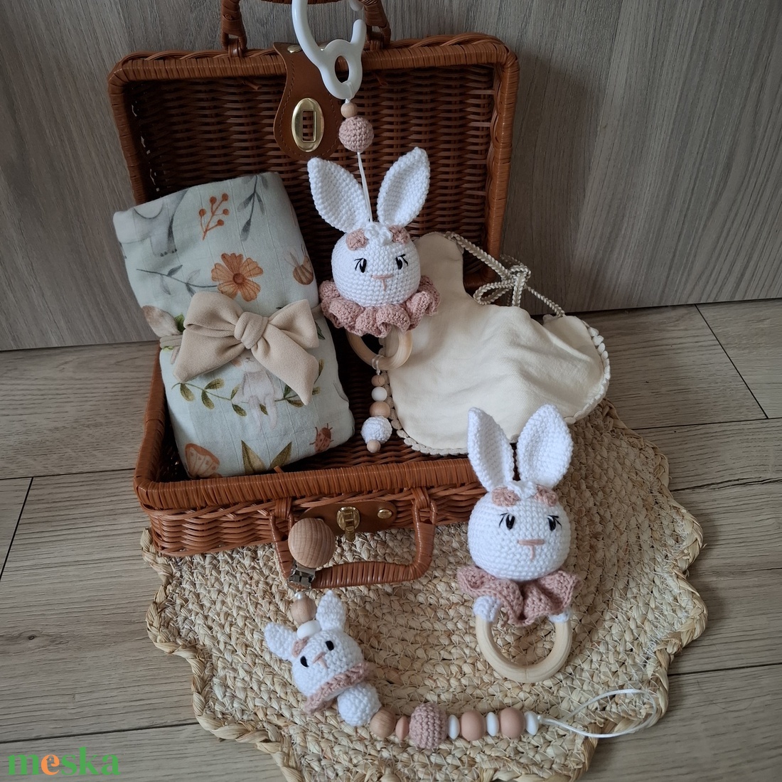 Nyuszis babaköszöntő ajándékcsomag - játék & sport - babalátogató ajándékcsomag - Meska.hu