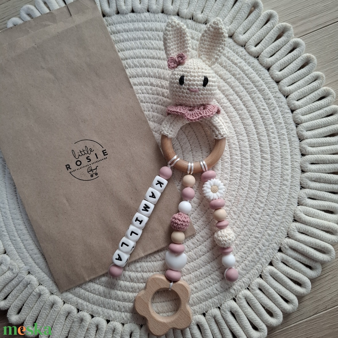 Horgolt nyuszis csörgő rágcsaágakkal és névvel - baba - mama - baba játékok - csörgő - Meska.hu