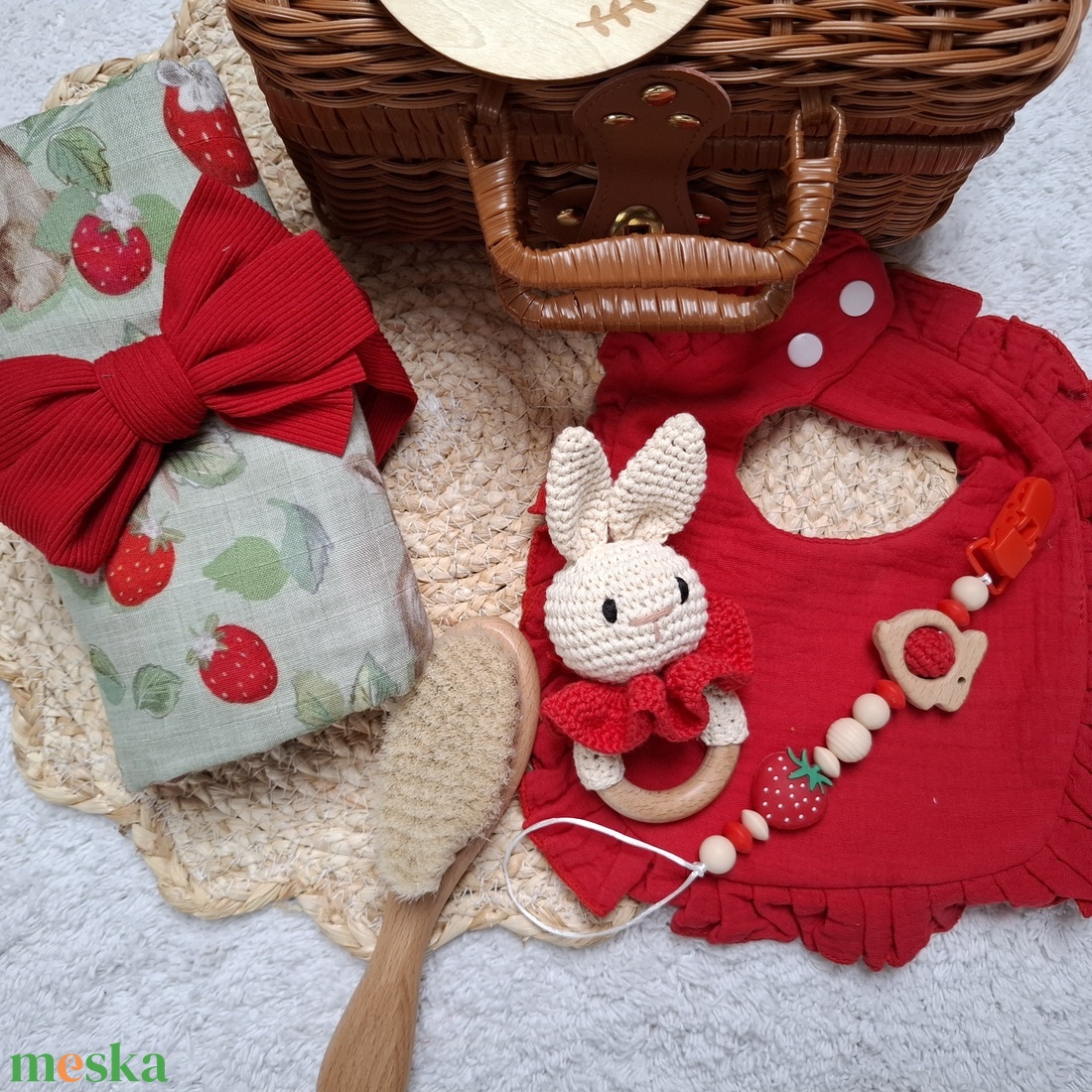 Epres, nyuszis babalátogató ajándékcsomag bőröndben - baba - mama - babalátogató ajándékcsomag - Meska.hu