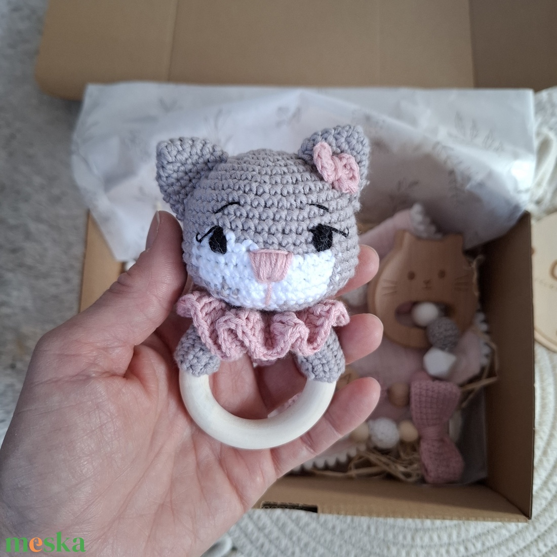 Horgolt cicás babalátogató ajándékcsomag - baba - mama - babalátogató ajándékcsomag - Meska.hu