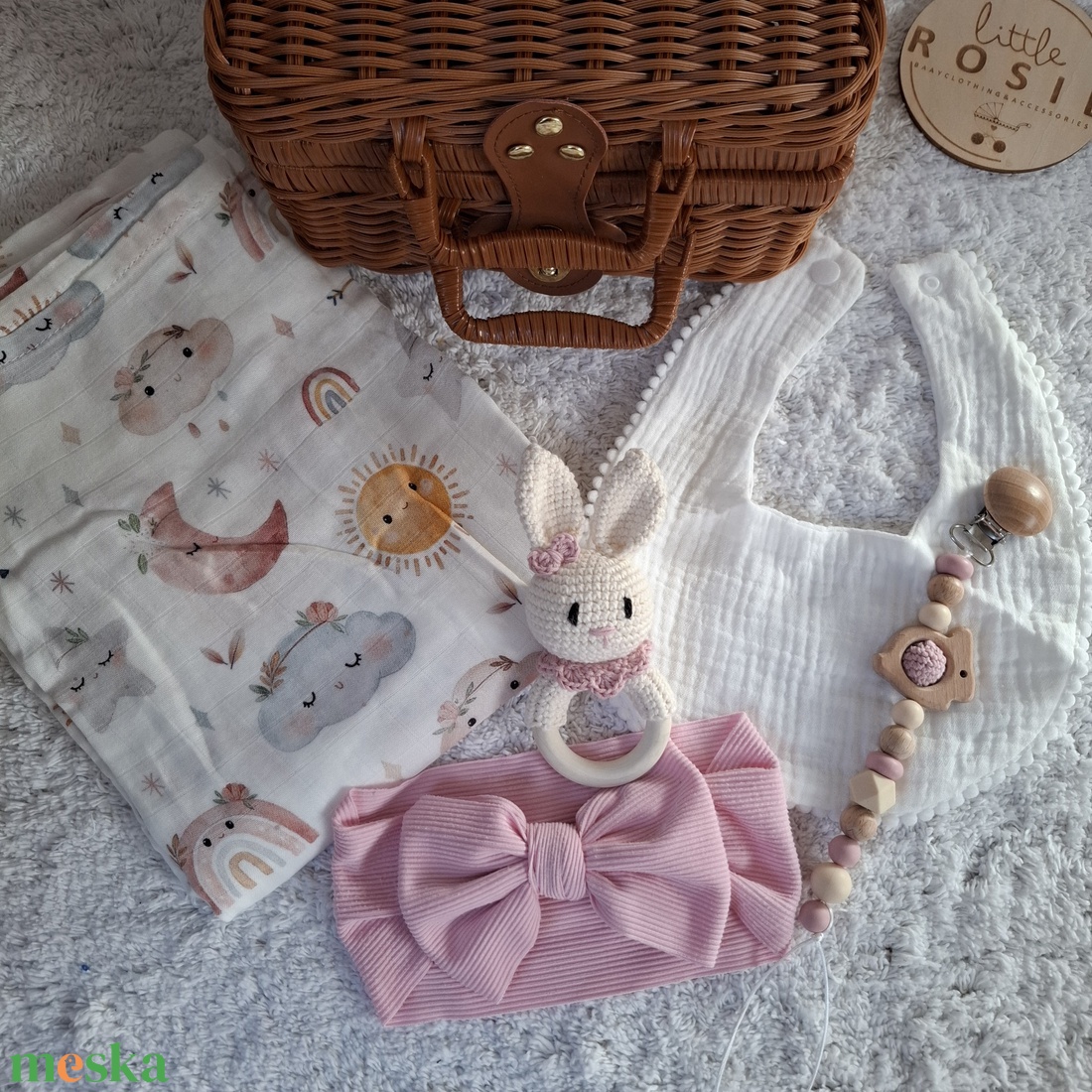 Nyuszis babalátogató ajándékcsomag bőröndben - baba - mama - babalátogató ajándékcsomag - Meska.hu