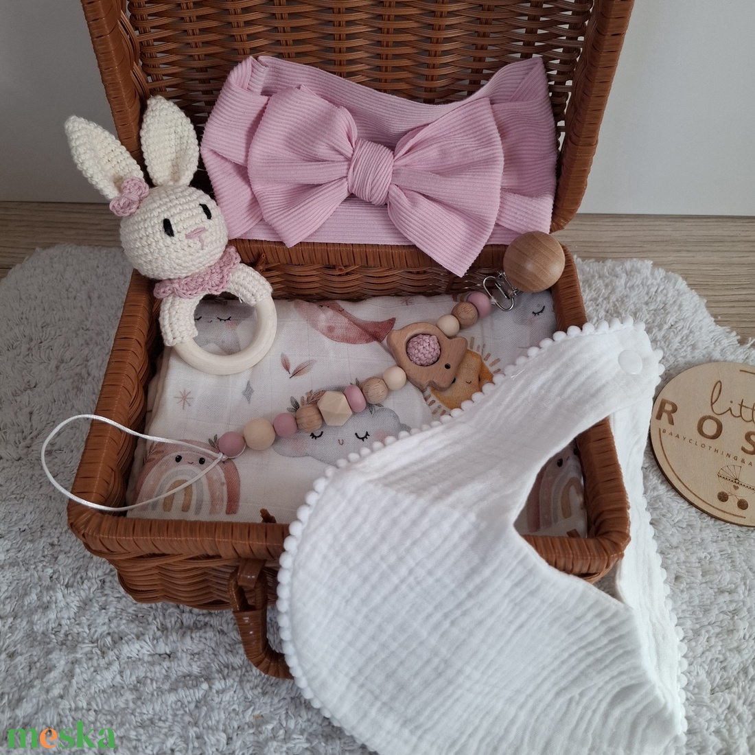 Nyuszis babalátogató ajándékcsomag bőröndben - baba - mama - babalátogató ajándékcsomag - Meska.hu
