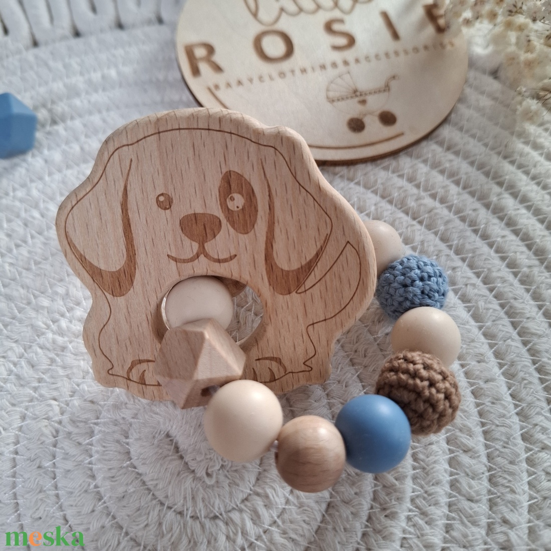 Személyre szabható kutyusos babaváró ajándékcsomag � horgolt csörgő, cumilánc névvel, rágóka - baba - mama - babalátogató ajándékcsomag - Meska.hu