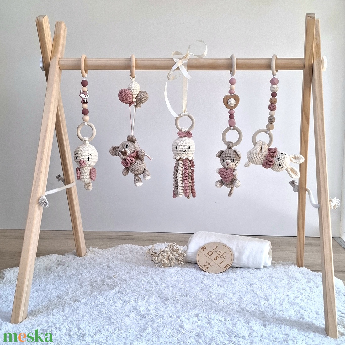 Babatornáztató állvány választható horgolt játékokkal - baba - mama - baba játékok - mozgásfejlesztő játékok - Meska.hu