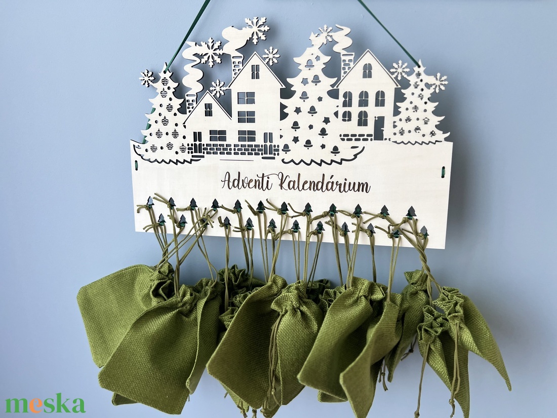 Fából készült adventi kalendárium, házikós design, névre szóló, 24 zsákkal - karácsony - adventi díszek - adventi naptár - Meska.hu Fából készült adventi kalendárium, házikós design, névre szóló, 24 zsákkal - karácsony - adventi díszek - adventi naptár - Meska.hu