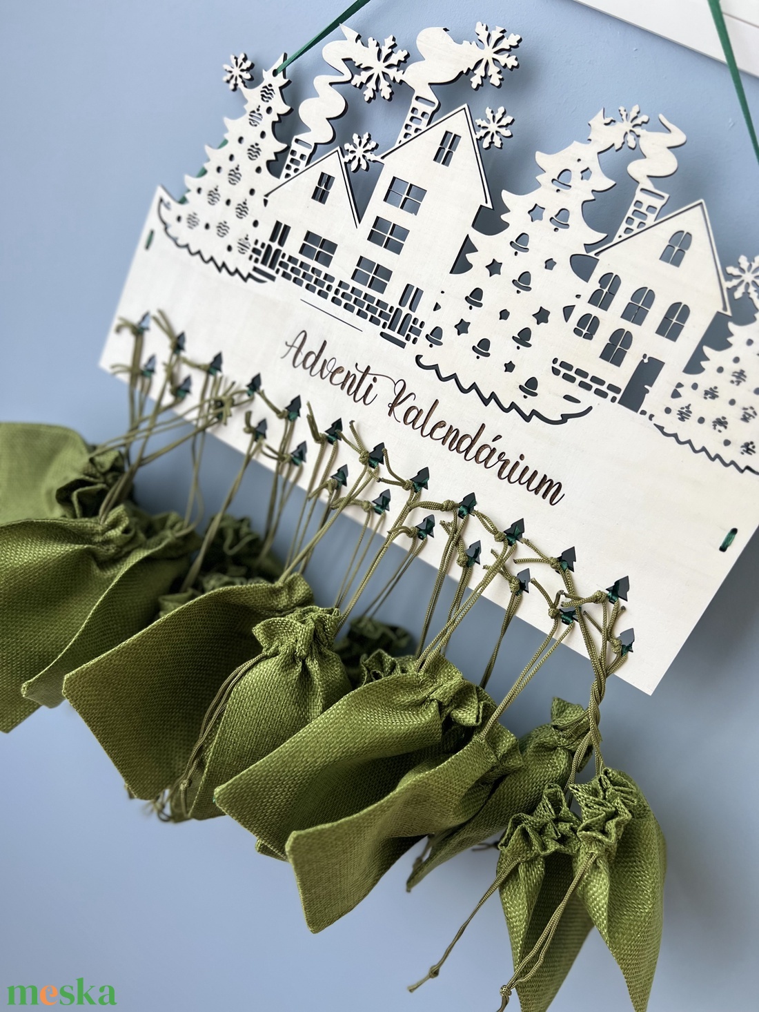 Fából készült adventi kalendárium, házikós design, névre szóló, 24 zsákkal - karácsony - adventi díszek - adventi naptár - Meska.hu Fából készült adventi kalendárium, házikós design, névre szóló, 24 zsákkal - karácsony - adventi díszek - adventi naptár - Meska.hu