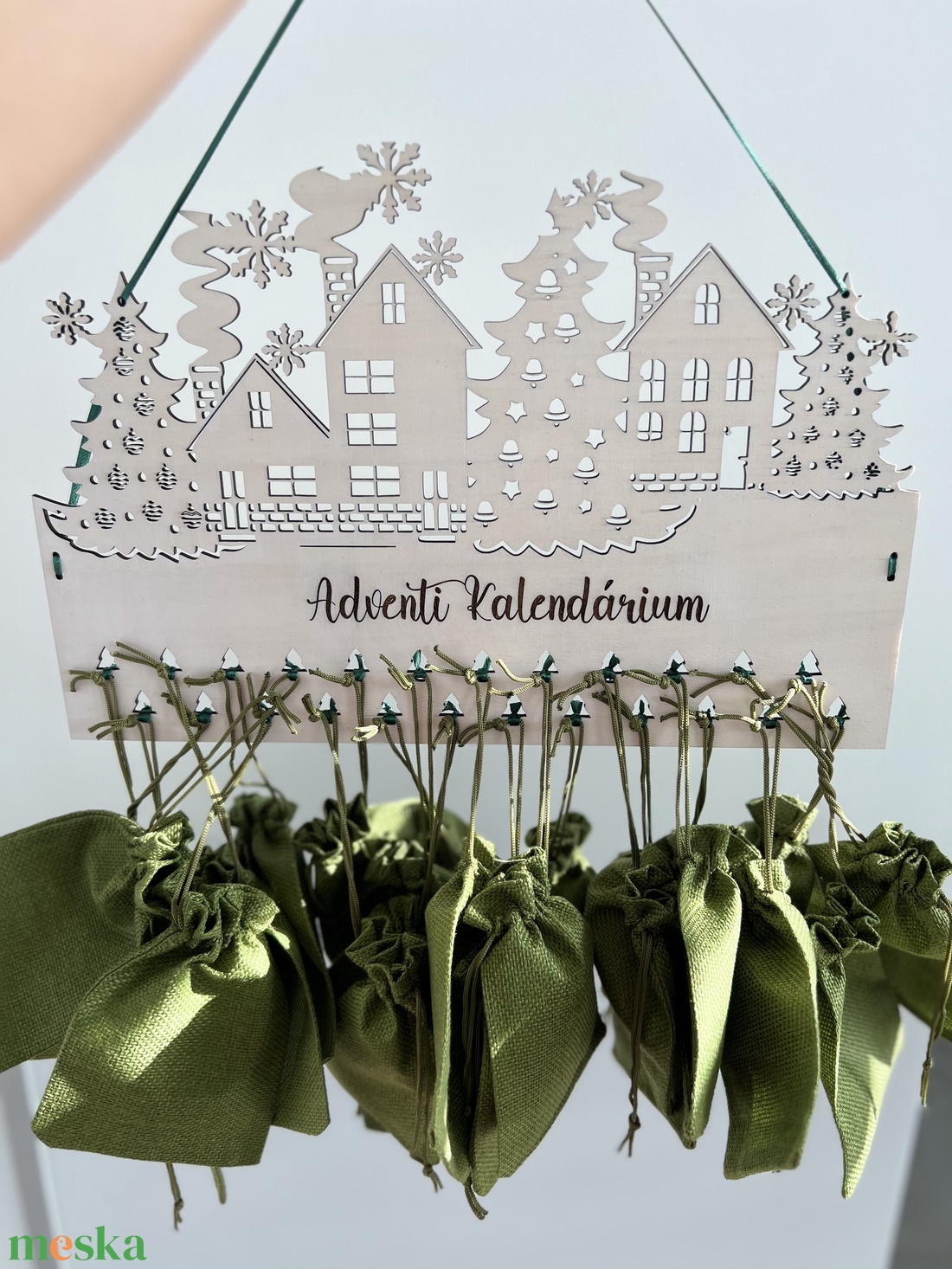 Fából készült adventi kalendárium, házikós design, névre szóló, 24 zsákkal - karácsony - adventi díszek - adventi naptár - Meska.hu Fából készült adventi kalendárium, házikós design, névre szóló, 24 zsákkal - karácsony - adventi díszek - adventi naptár - Meska.hu