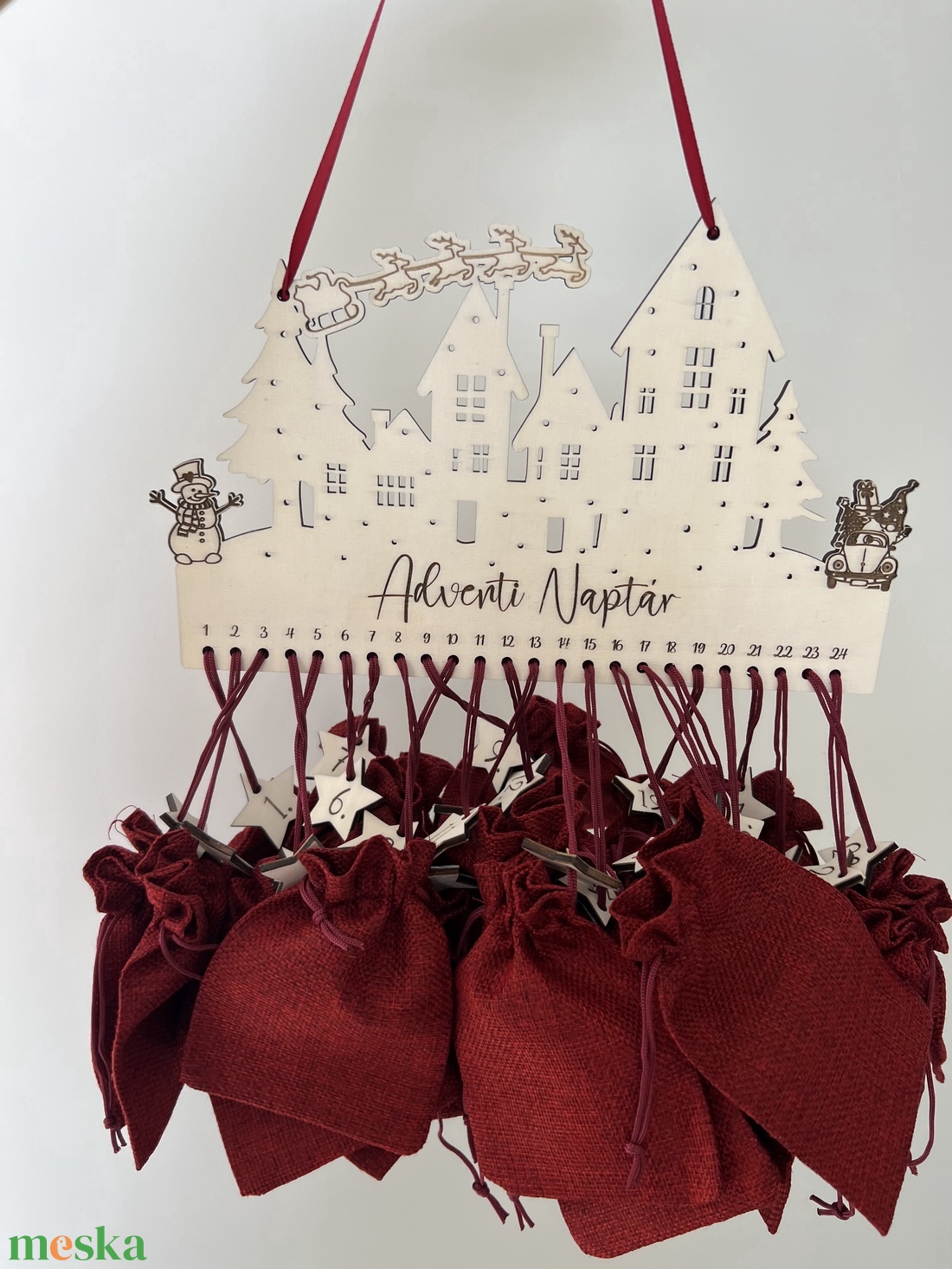 Fából készült adventi naptár  házikós design piros zsákokkal, személyre szabható - karácsony - adventi díszek - adventi naptár - Meska.hu Fából készült adventi naptár  házikós design piros zsákokkal, személyre szabható - karácsony - adventi díszek - adventi naptár - Meska.hu