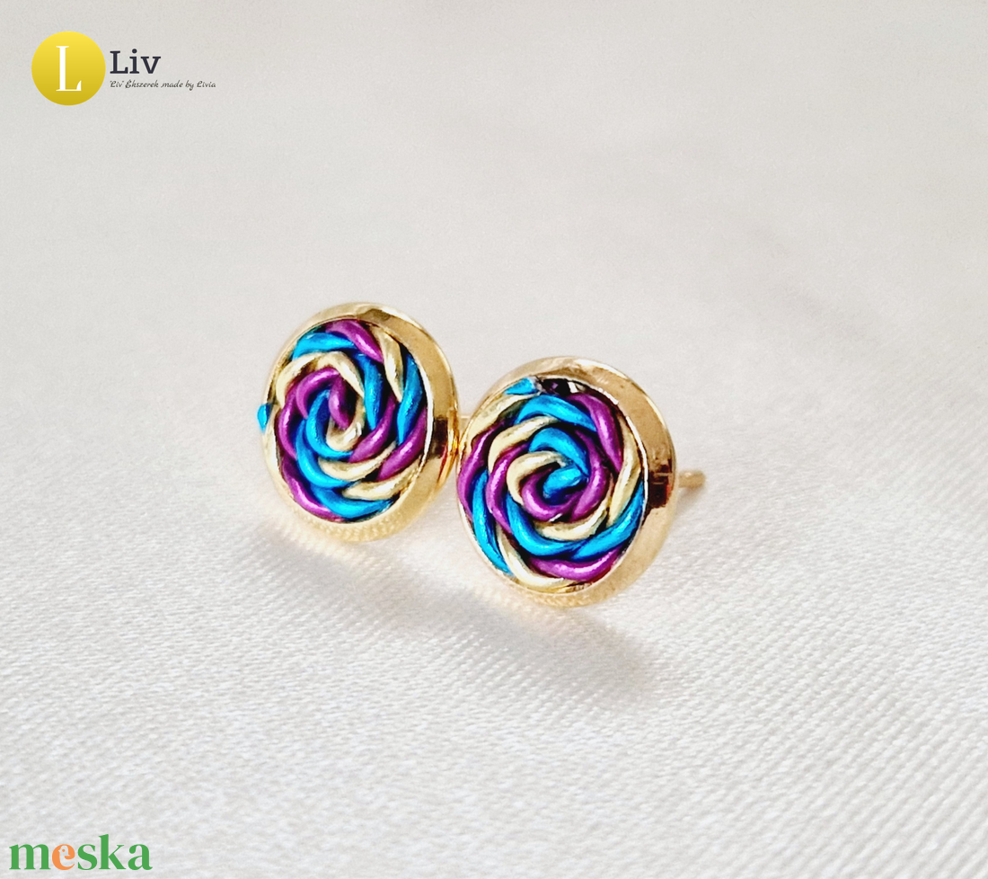 Lila, kék, arany színű, pontfülbevaló- 8 mm - ékszer - fülbevaló - pötty fülbevaló - Meska.hu