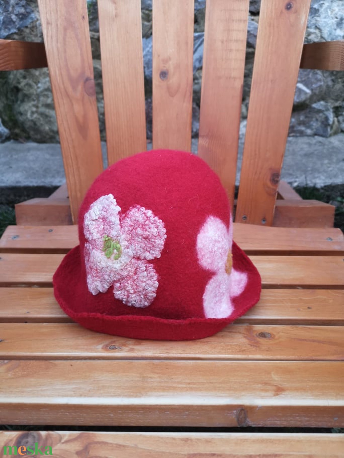 Piros virágos szaunakalap, szaunasapka, nemez kalap, nemez sapka - ruha & divat - sál, sapka, kendő - sapka - Meska.hu Piros virágos szaunakalap, szaunasapka, nemez kalap, nemez sapka - ruha & divat - sál, sapka, kendő - sapka - Meska.hu